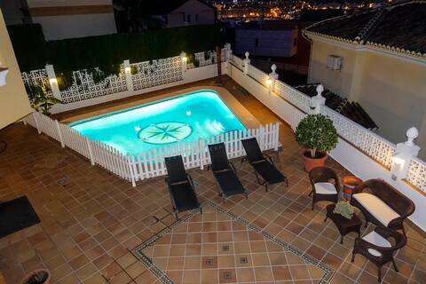 Villa Borja, 5 stars (16 adults) with Sea views