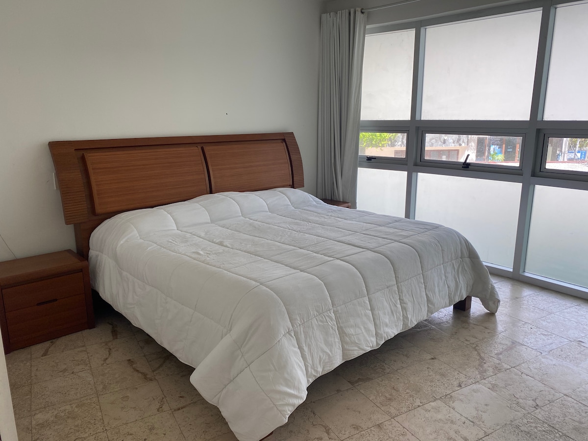 Izba s manželskou posteľou veľkosti King 