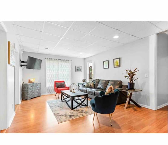 Beautiful, cozy home just minutes to downtown.