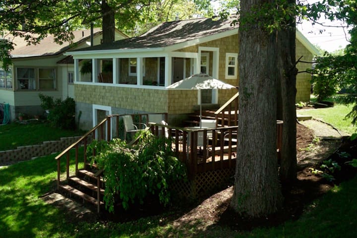 Indian Lake Treehouse Waterfront Cottage Cottages For Rent In