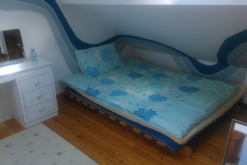 comfortable double futon bed sleeps 2 people
