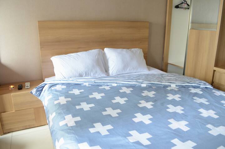 LOTS leisure, FAST wifi, HOT shower, FULL amenity1