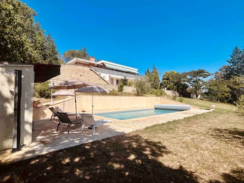 Architect-designed house in Puy-l'Évêque
