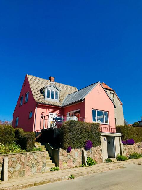 Holiday cottage - 4 bedrooms - close to the beach