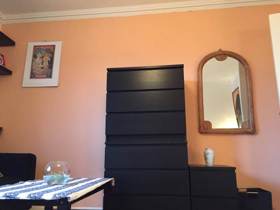 Commode and Mirrow