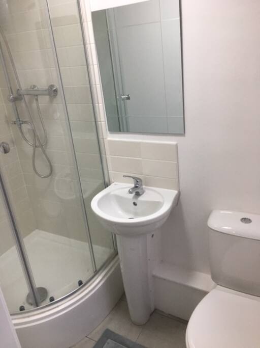 Shared Bathroom for 3 Guests