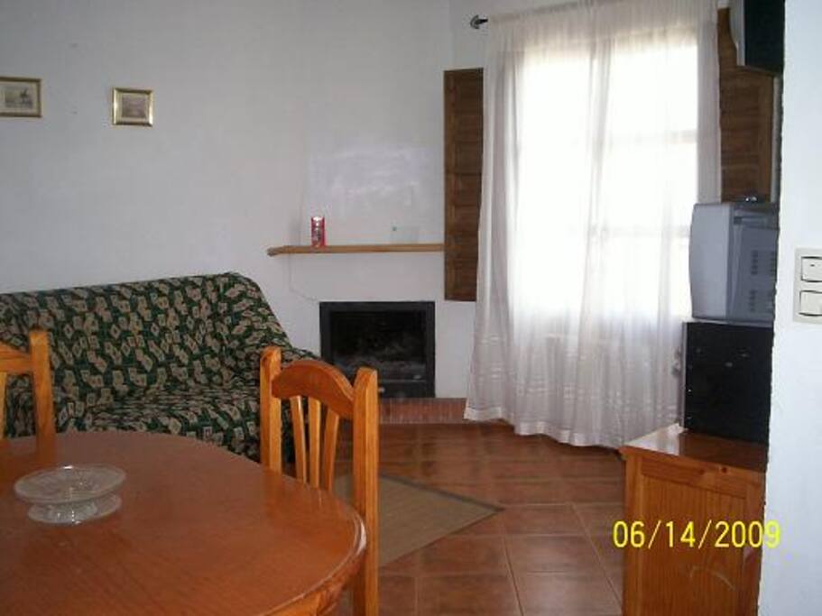 Salon con chimenea