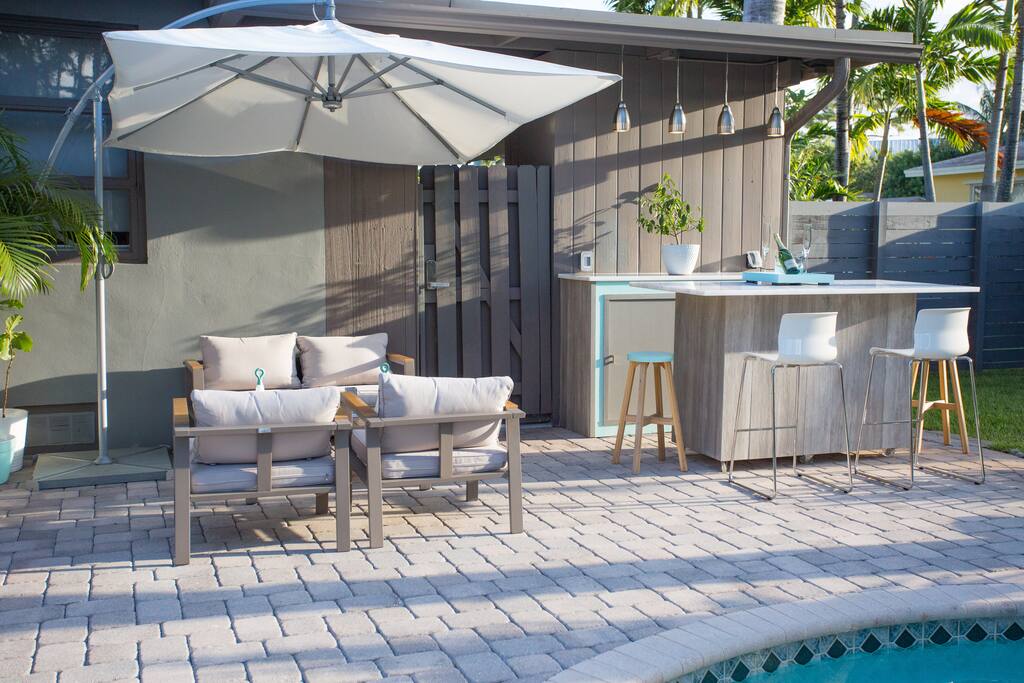 Outside Bar and Lounge Area