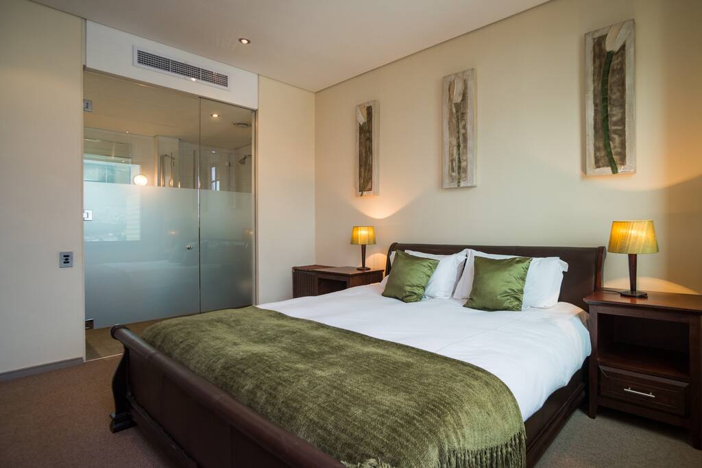 Main bedroom with en suite