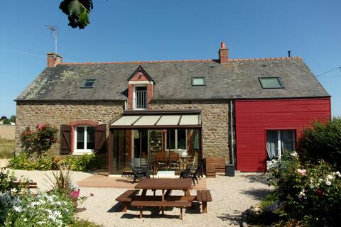 Family home for 14 people, 5 minutes from Dinard
