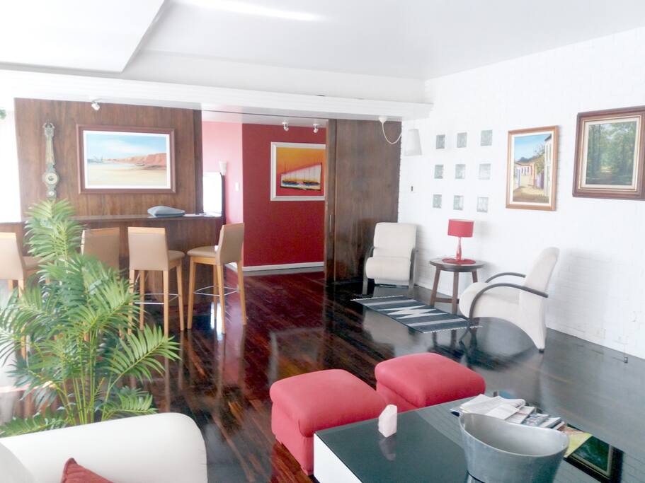 Sala com 75m2 e quatro ambientes 01 - vista mar