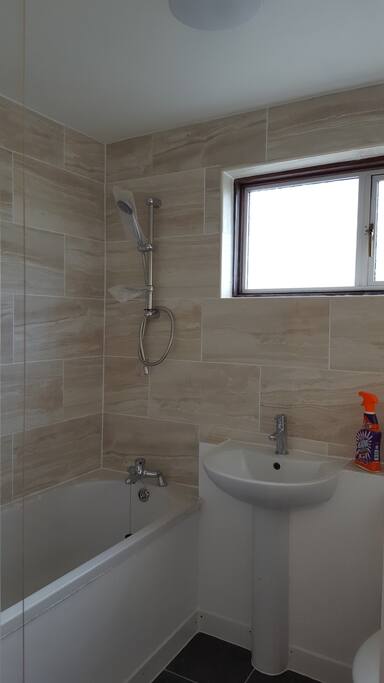 A fairly spacious 3 pieces bathroom