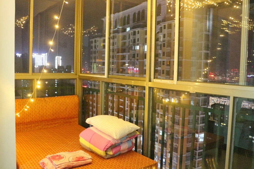 阳台夜景房