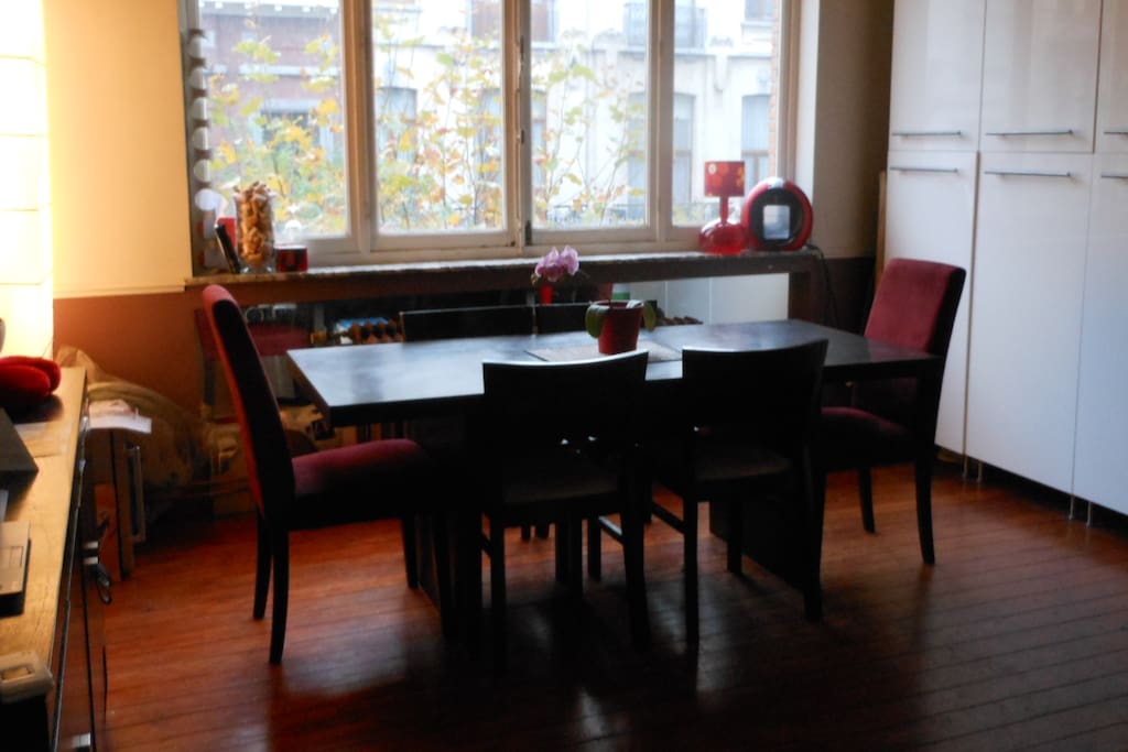 Kitchen I dining room part.