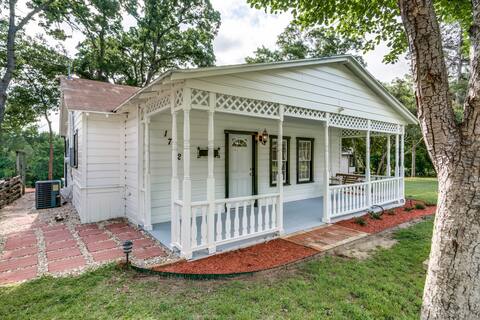Katie's Woods Lake Cottage