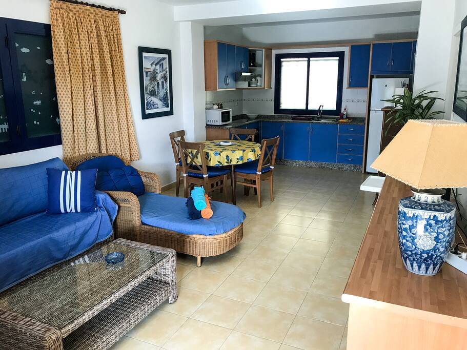 Salón cocina y comedor en un espacio amplio y diáfano.