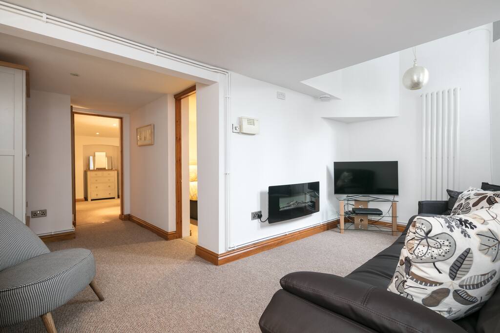 Full Sky package, (Sports and Films) and Smart TV.
