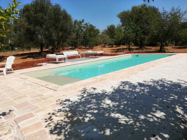 Trullo authentique avec piscine jardin Pouilles gallery image 2