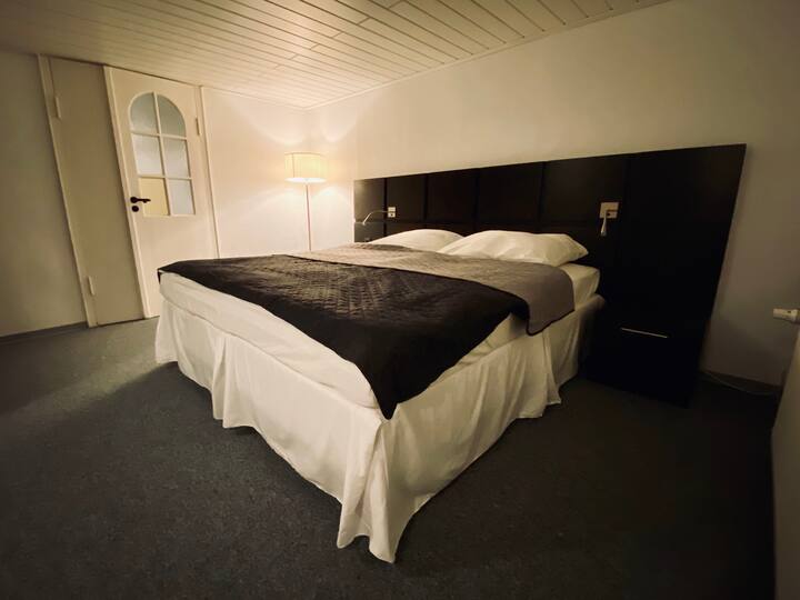 Das Kingsize Bett / The Kingsize Bed