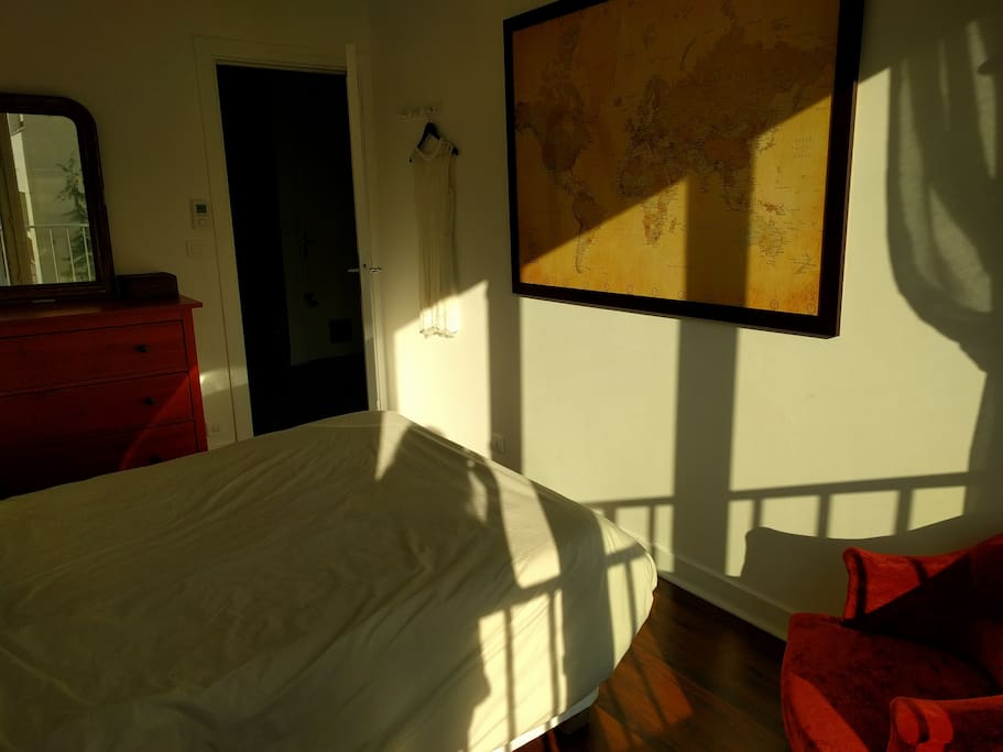 Chambre n°1 / Bedroom #1, Antique world map for beautiful dreams