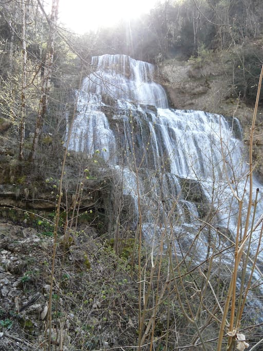 cascades du hérisson à 10 km