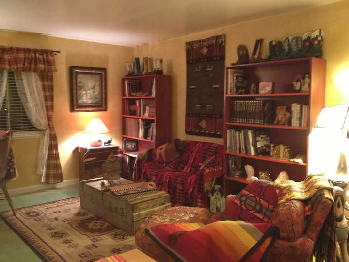 Fully Contained & Furnished 1 Br/1 B Apt W/kitchen - Santa Clarita