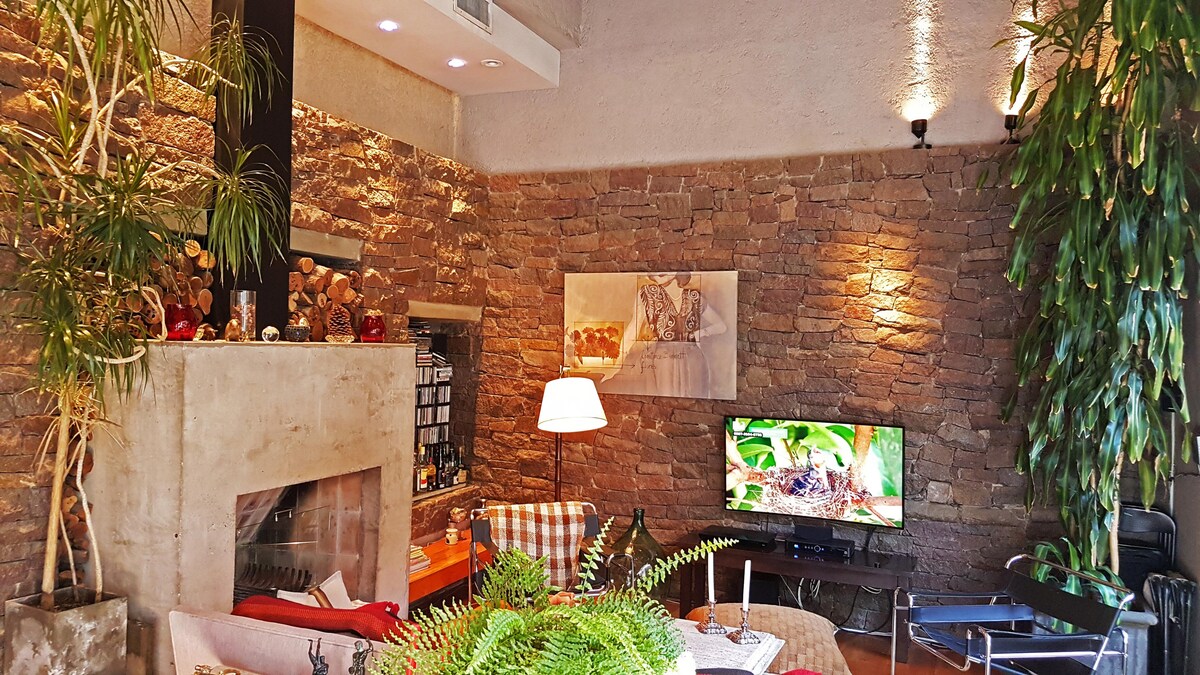 Popular Airbnb listing: Luxury house jacuzzi & garden in Departamento Capital