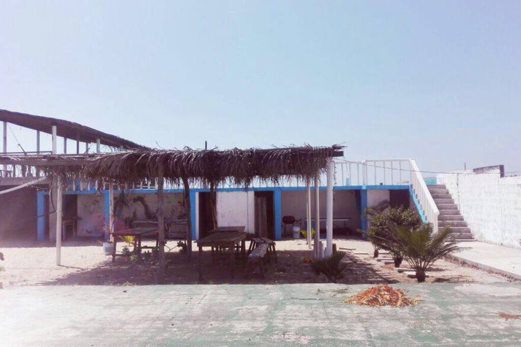 A place where you can eat, have breakfast or just relax.
Un lugar donde puedes comer, desayunar, cenar o simplementre relajarte.