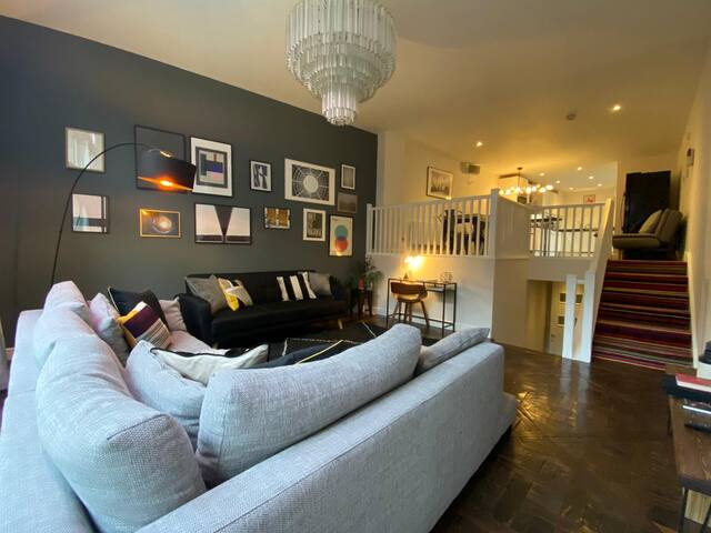 Stunning three bedroom in Oxford Street