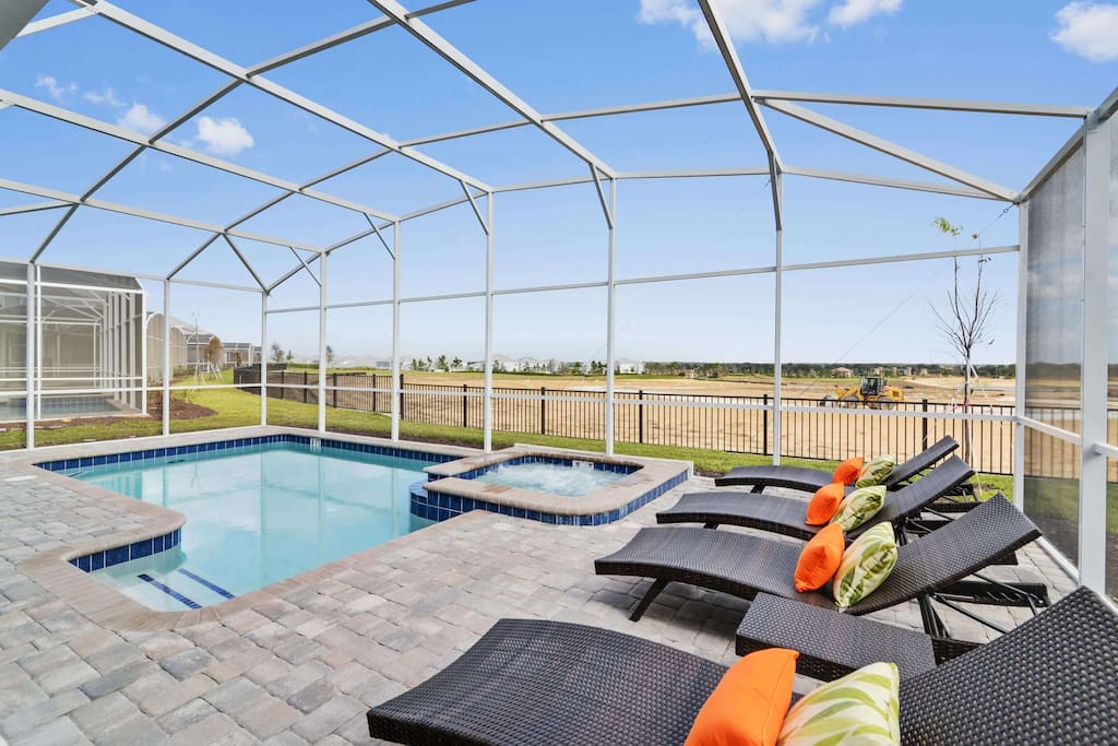 Enjoy the Florida sunshine in your private, enclosed pool area! Relax on the deck loungers reading a book or sun bathing in this private paradise.