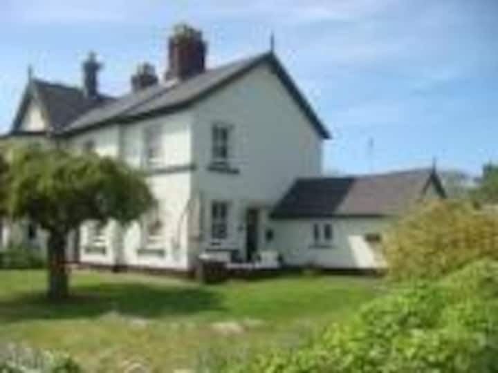Lock Cottage on Diglis Island Worcester WR53BS Houses for Rent in