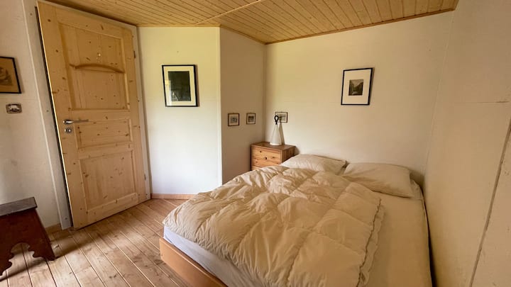 Quarto "peter"  (Leste)
Acesso direto ao terraço
Muito próximo ao banheiro no nível 0

(1 cama 140x200)
