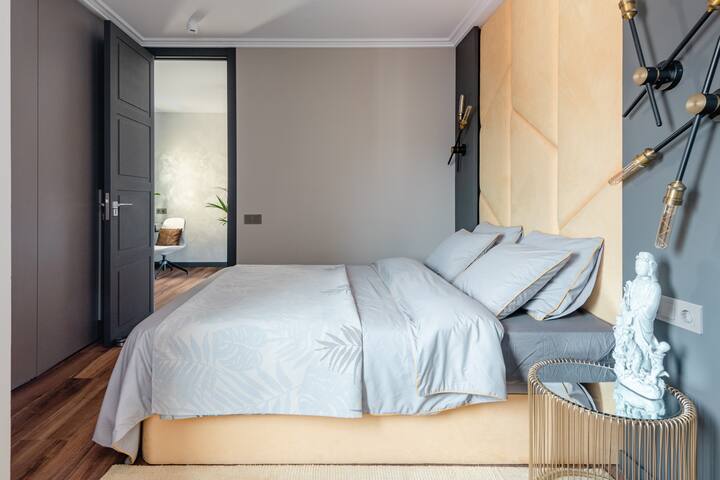 Chic, Sophisticated Gem in Eixample gallery image 5