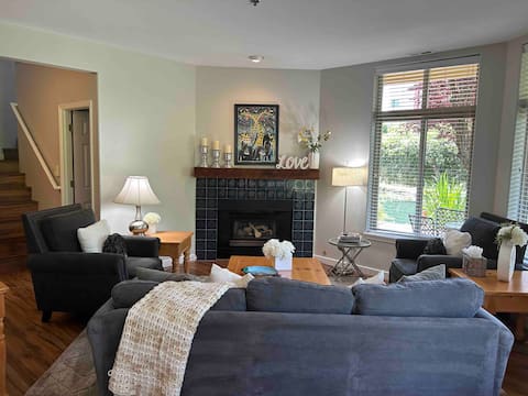 Tualatin Villa on the Lake