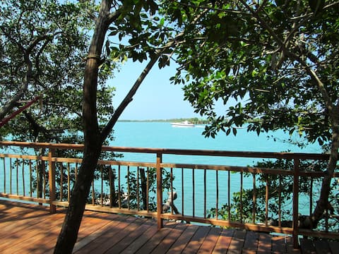 Top Airbnb: Seafront/private/no vendors/near white s. beaches in Baru