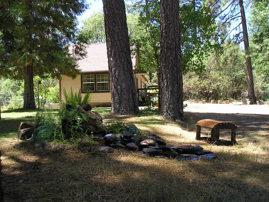 Relax in the woods near Yosemite Houses for Rent in Mariposa