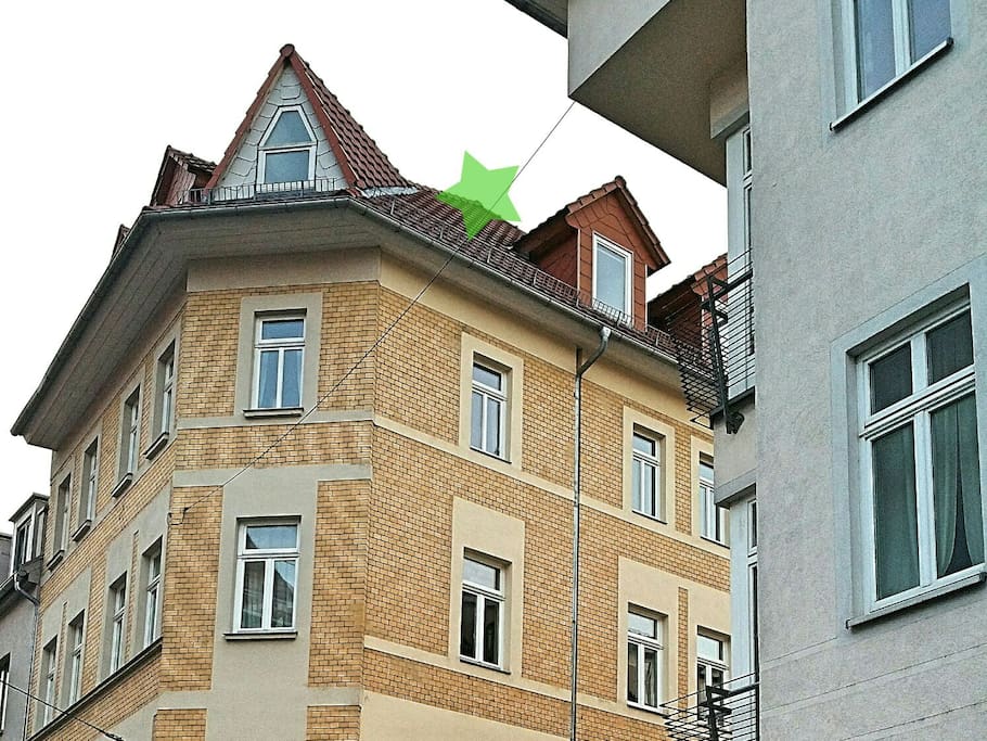 Wohnung über 2 Etagen - grüner Stern zeigt 1 Schlafzimmer