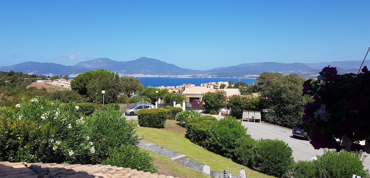 Top Airbnb: SEA VIEW STUDIO, FULLY EQUIPPED, SOUTH SHORE, AJACCIO in Corse