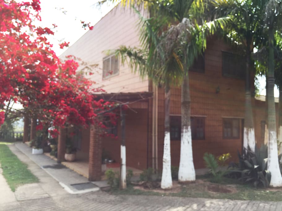 Vista lateral da casa, 2.andar salão de festas