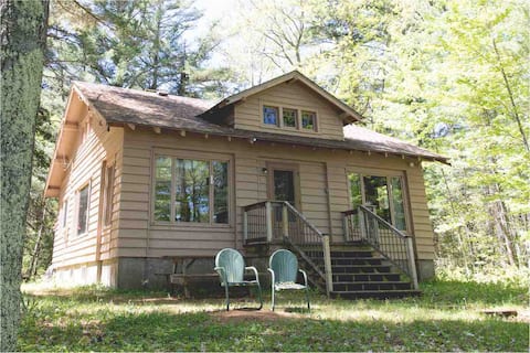 The Keith Farm Cabin on peaceful BIG LAKE-48 acres