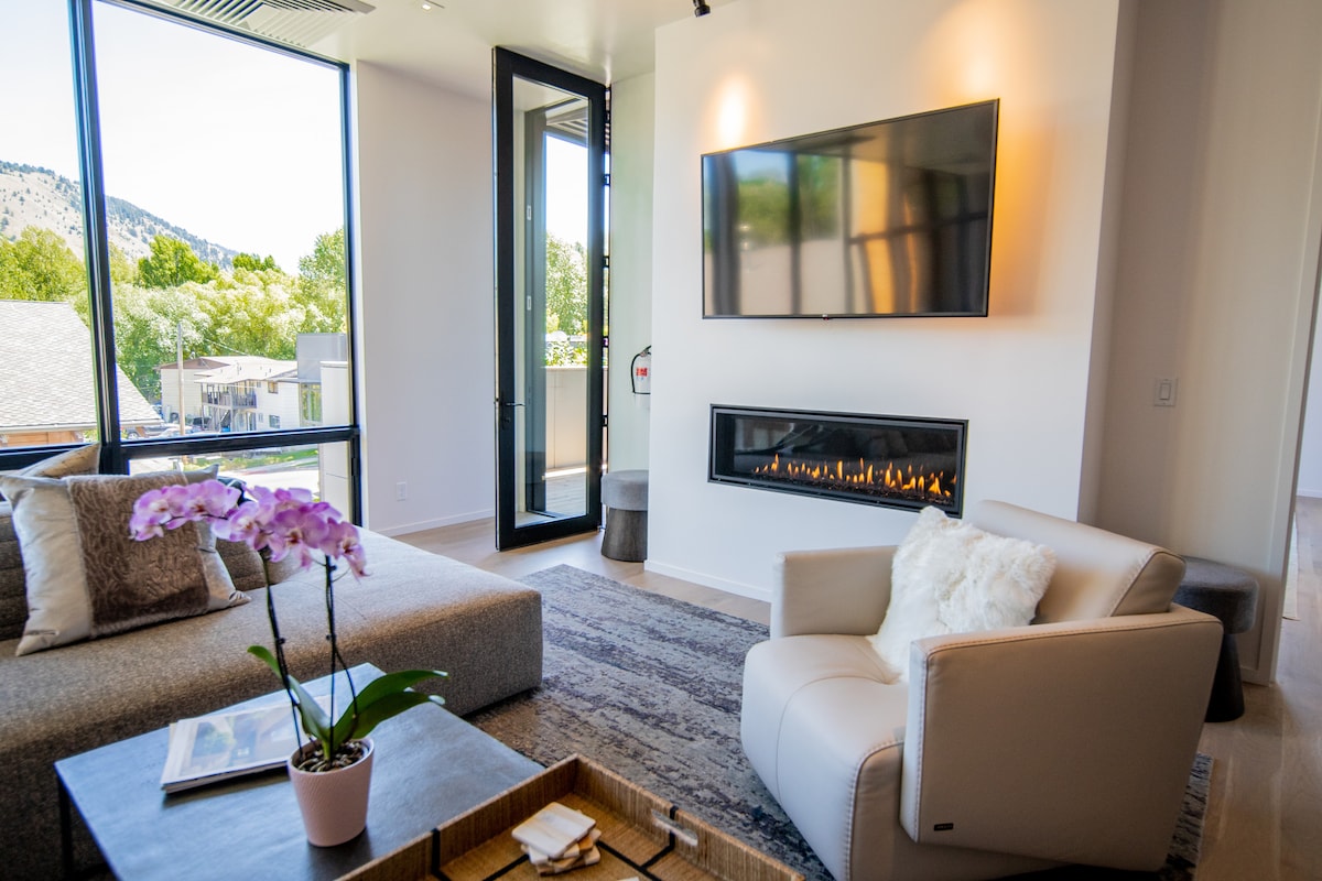 Top performing Airbnb: Luxury Downtown Penthouse w/ Mountain Views- South in Jackson