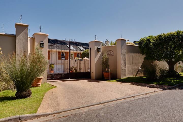 Lemon Cottage gallery image 3