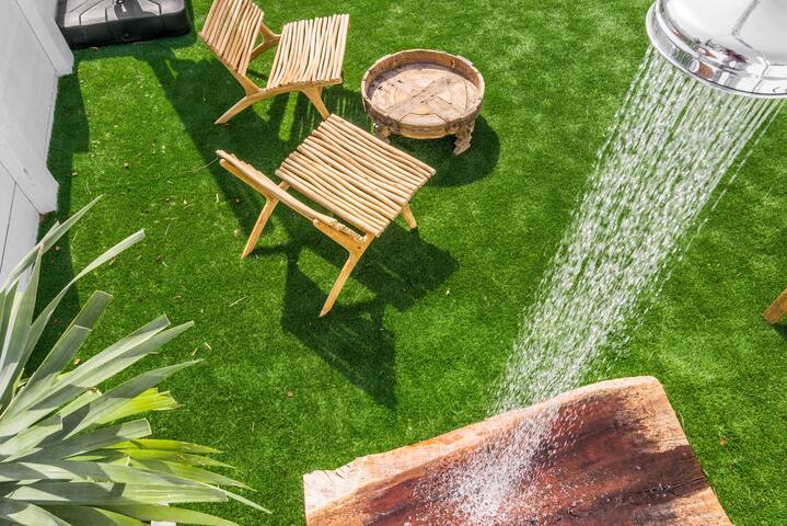 LA BELLA VITA – STROLL TO TOWN – * HOT SWIM SPA* gallery image 5