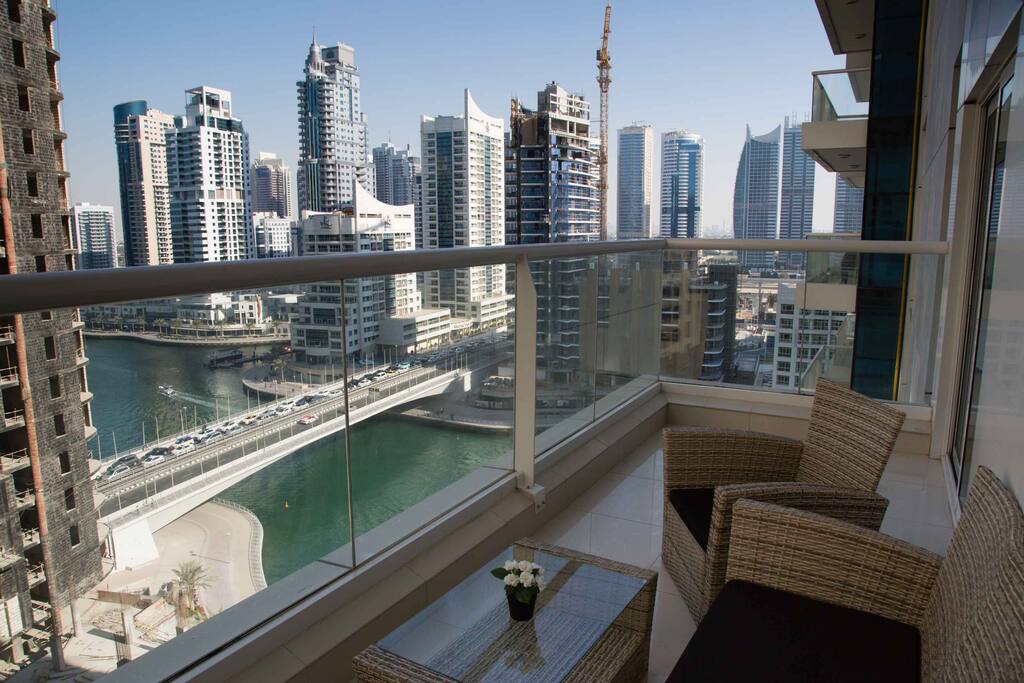 Amazing views to Dubai Marina from the balcony