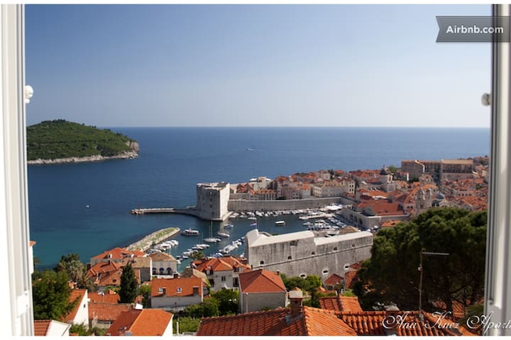 Luxury apartment/sea view, above Old Town