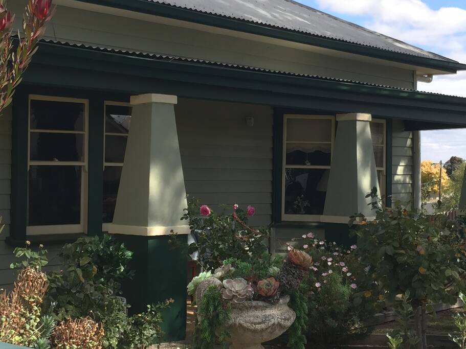 Californian Bungalow: Lovingly restored and waiting for you to enjoy.