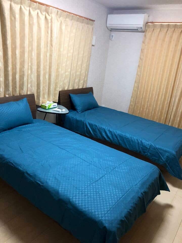 Chumba kingine cha kulala kwenye ghorofa ya 2, pamoja na godoro la sakafuni ni sawa.