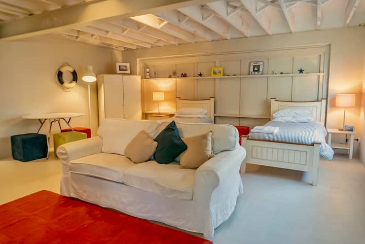 Rumpus room- Bedroom 5  with 2 single beds