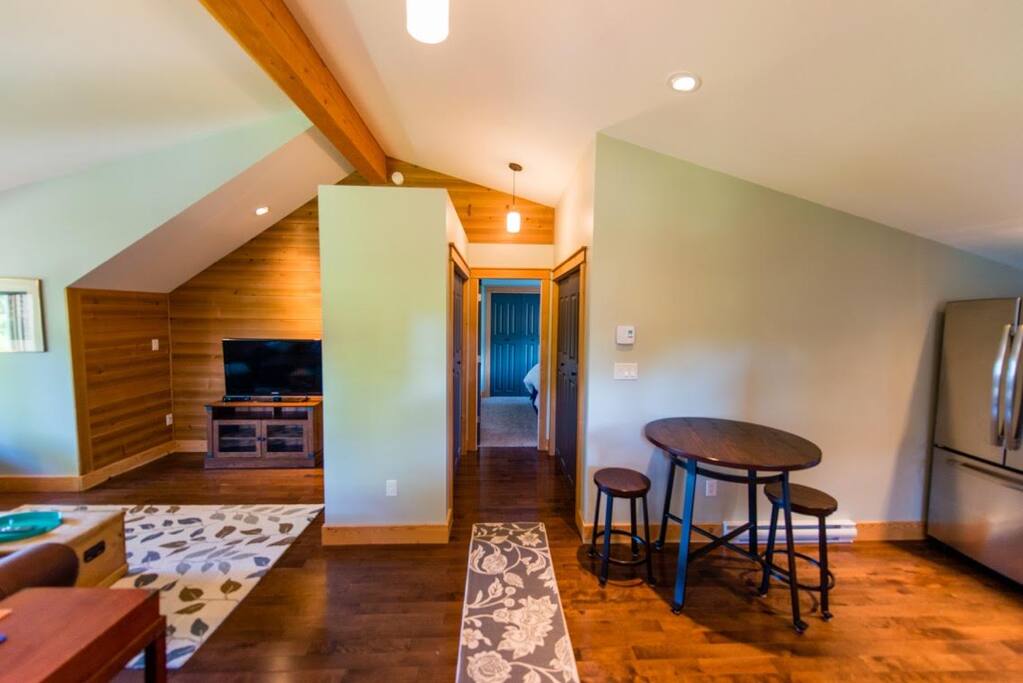 Bright, vaulted ceilings