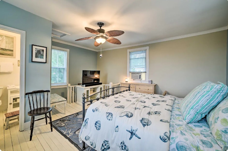 Enjoy the entire upper level of the house to yourself, with this private bedroom and bathroom. With ocean views from the windows and a plush queen sized-bed, you won't want to go home anytime soon!